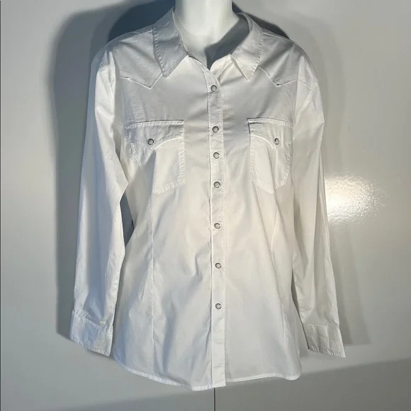 Wrangler White Top with Brown Logo Tag - Picture 5 of 10